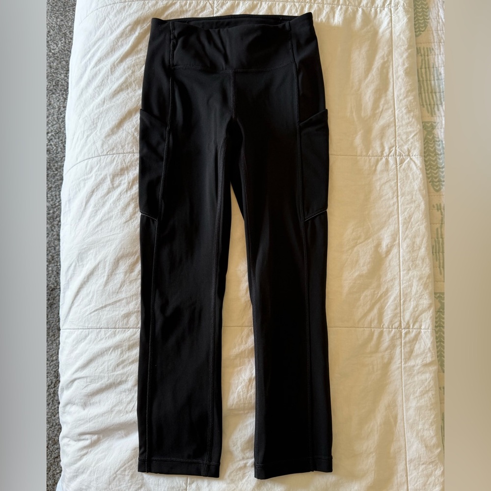 Lululemon Speed Up 21” Crop leggings with pockets, size 2